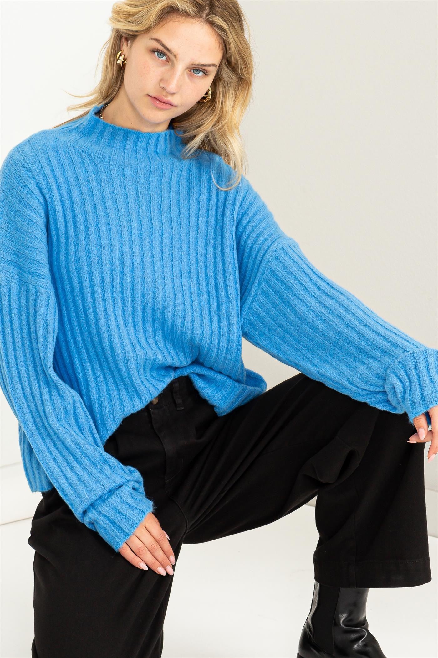 RIBBED KNIT SWEATER IN BLUE