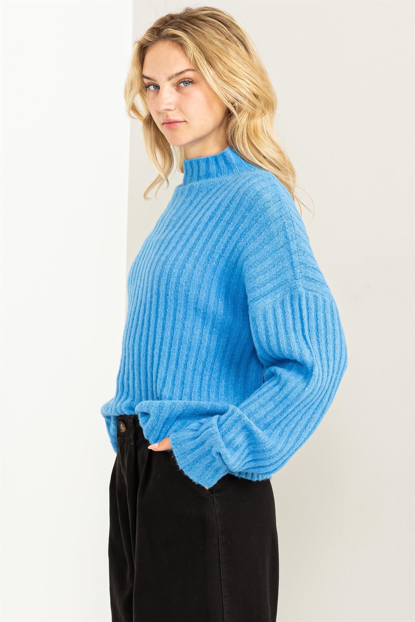 RIBBED KNIT SWEATER IN BLUE