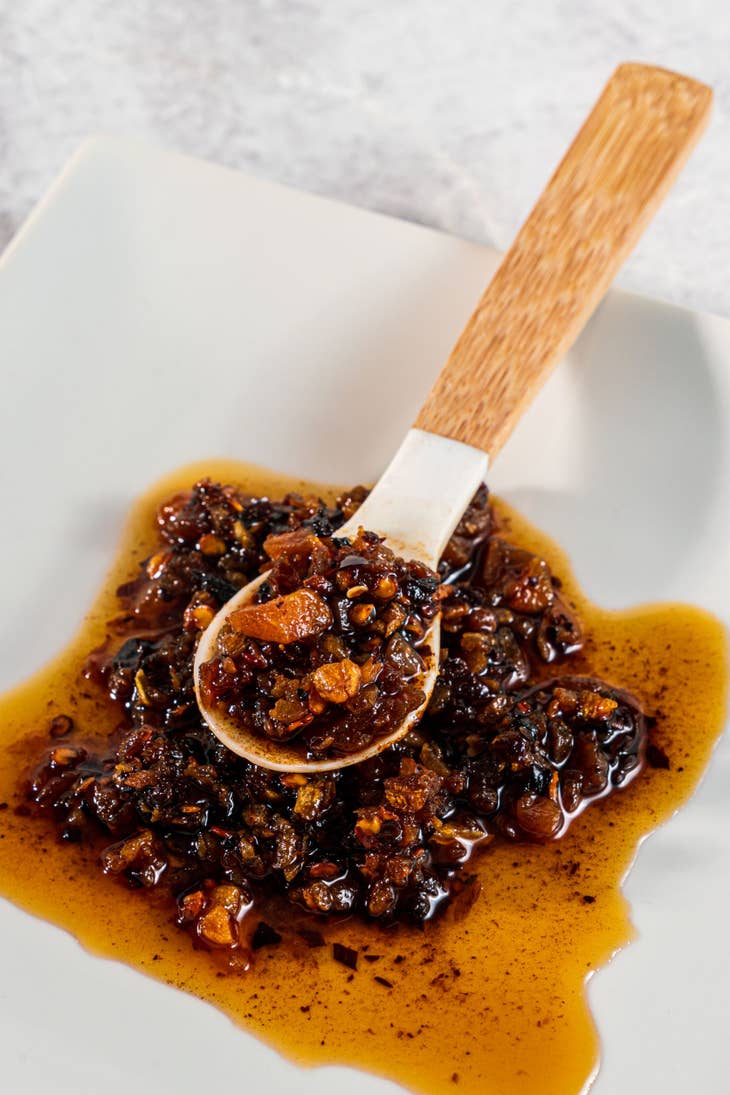 HOT CHILI GARLIC CRISP