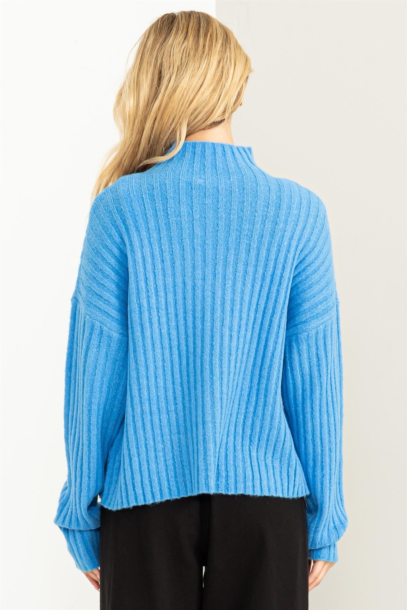 RIBBED KNIT SWEATER IN BLUE